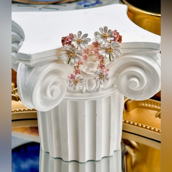 🆕 LES NEREIDES 🧿 NIB Verbena Flower and Round Stone Dangling Earrings - Picture 9 of 16